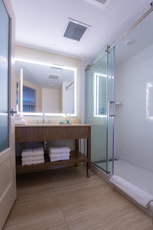 Deluxe King Room - Non-Smoking room - Image 1