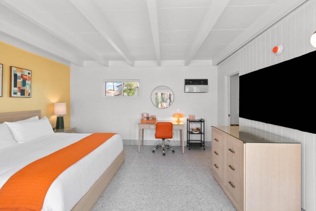 Deluxe King Room room - Image 1