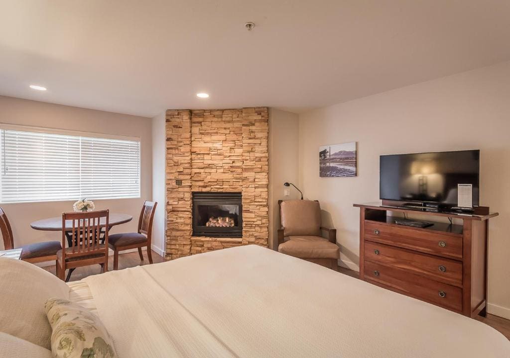 Standard King Room room - Image 3