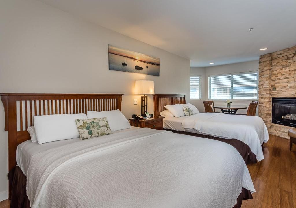 Deluxe Queen Room with Two Queen Beds with Ocean View room - Image 1