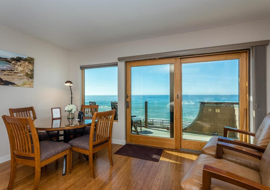 Superior King Room with Ocean View room - Image 3