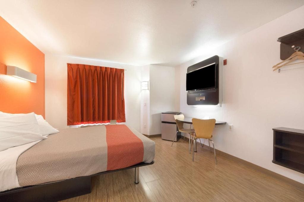 Double Room - Disability Access - Smoking room - Image 3