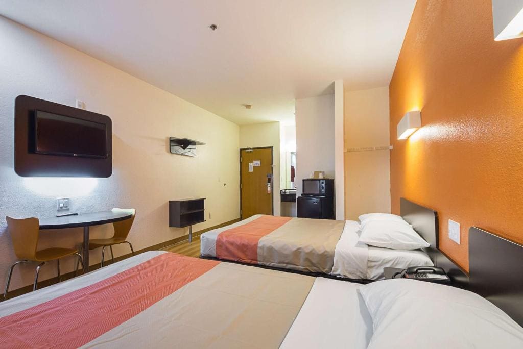 King Room - Non-Smoking room - Image 1