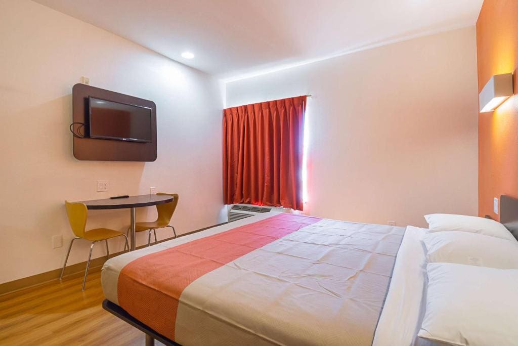 King Room - Non-Smoking room - Image 3