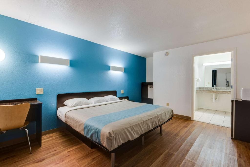 Double Room - Disability Access - Non-Smoking room - Image 1