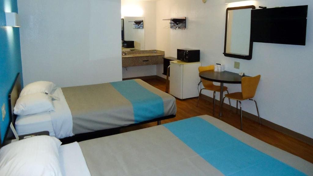 Standard Double Room with Two Double Beds room - Image 3