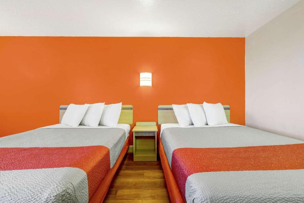 Queen Room with Two Queen Beds - Smoking room - Image 1