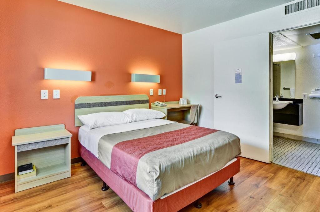 Queen Room room - Image 1