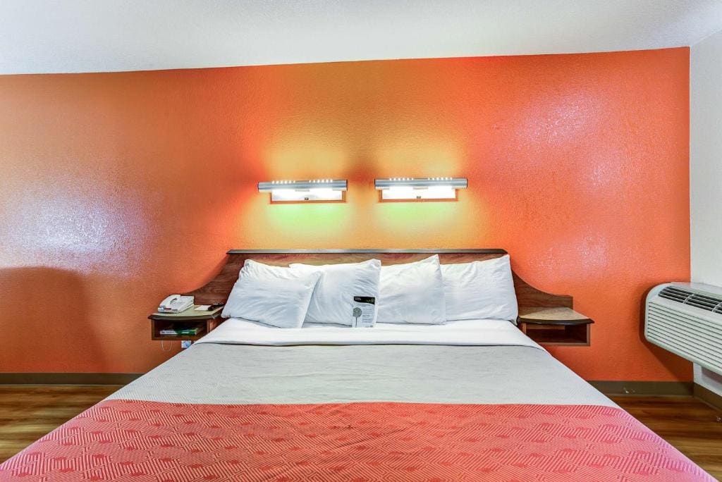 Deluxe King Room room - Image 2