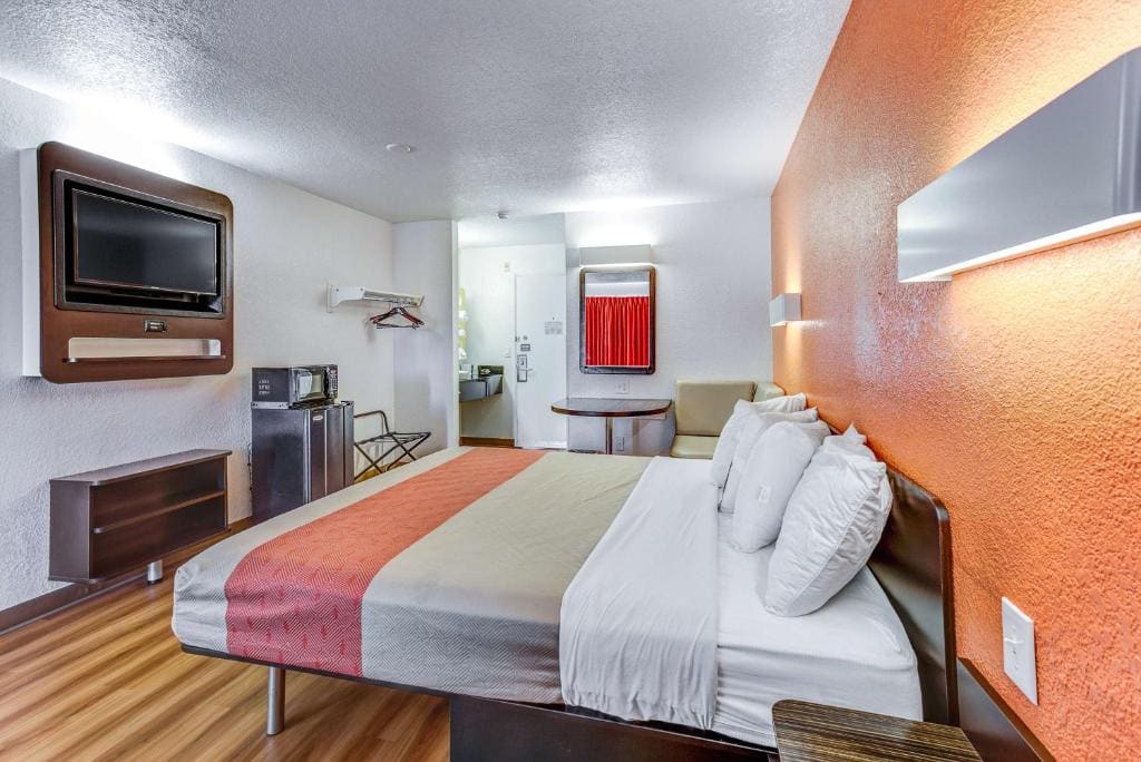 Deluxe King Room room - Image 1