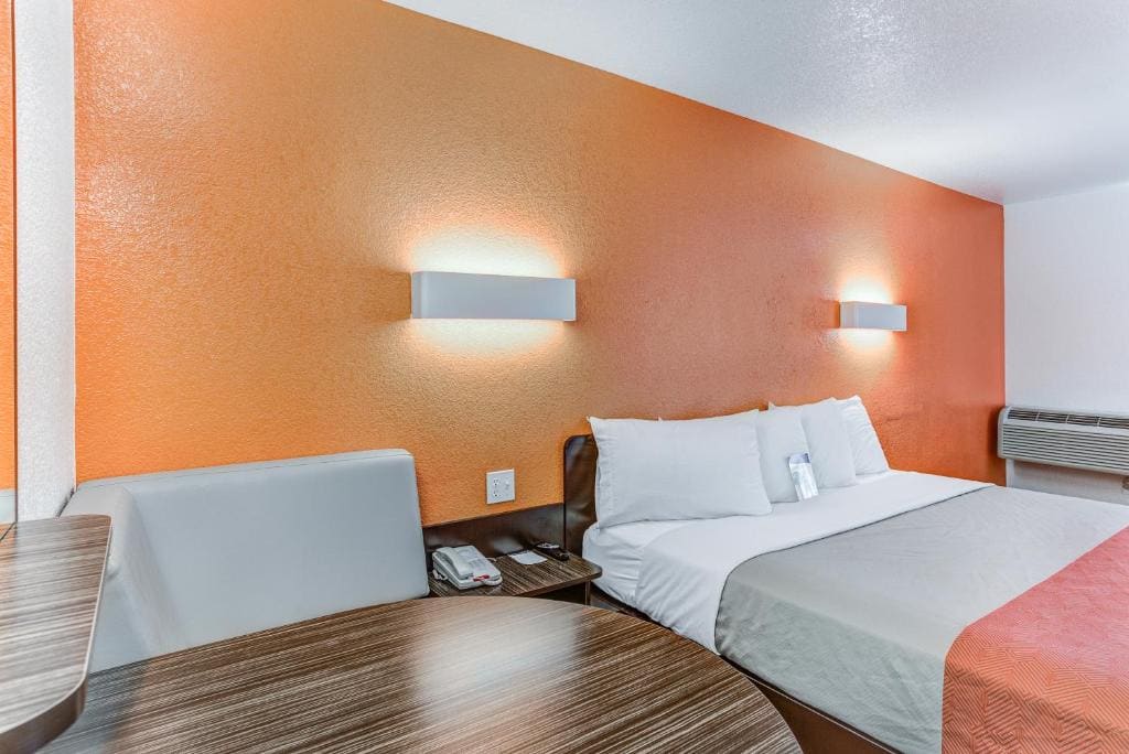 Deluxe Queen Room with Two Queen Beds room - Image 3