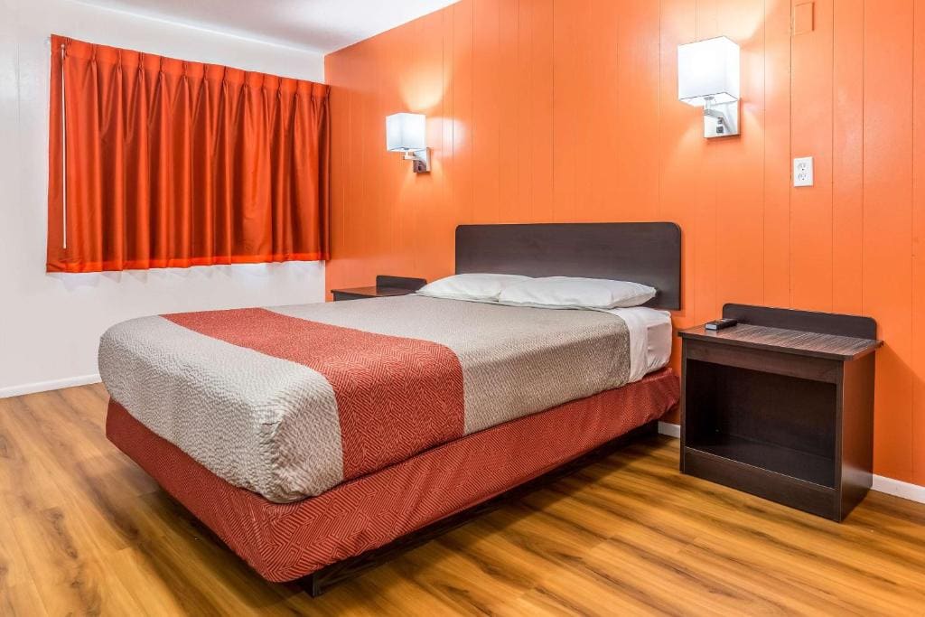 Queen Room - Non-Smoking room - Image 2