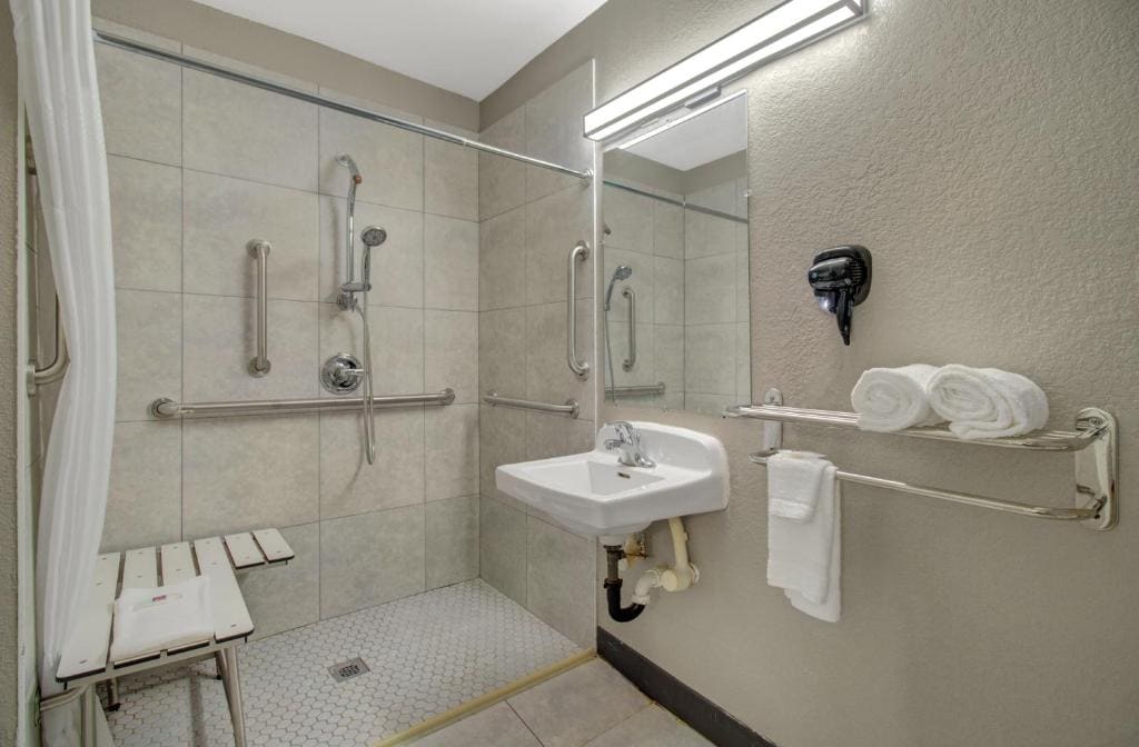 1 Queen Bed | Mob Acc RI Shwr Nsmk Micfridge room - Image 1