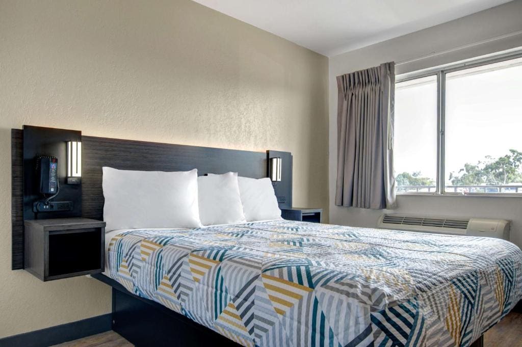 1 Queen Bed | Non-Smoking, Micfridge room - Image 1