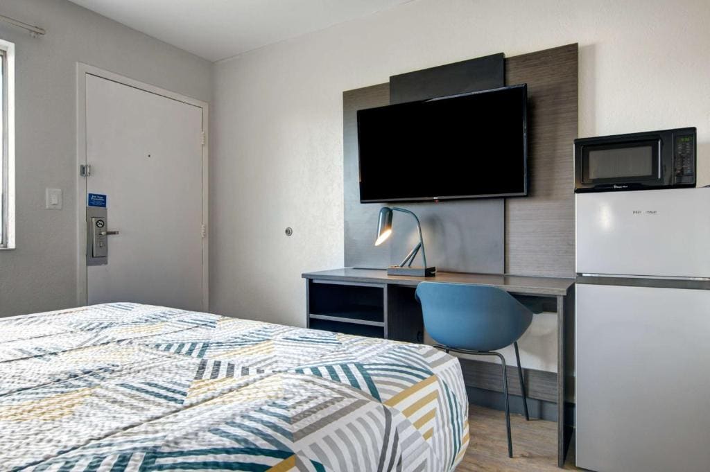 1 Queen Bed | Premium, Deluxe room - Image 3