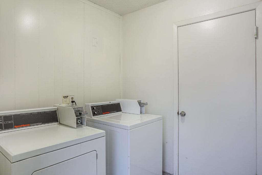 Queen Room - Non-Smoking room - Image 2