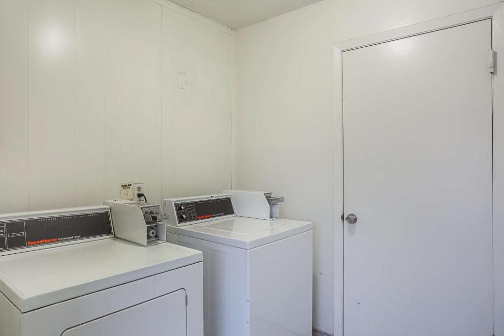 Queen Room - Non-Smoking room - Image 3