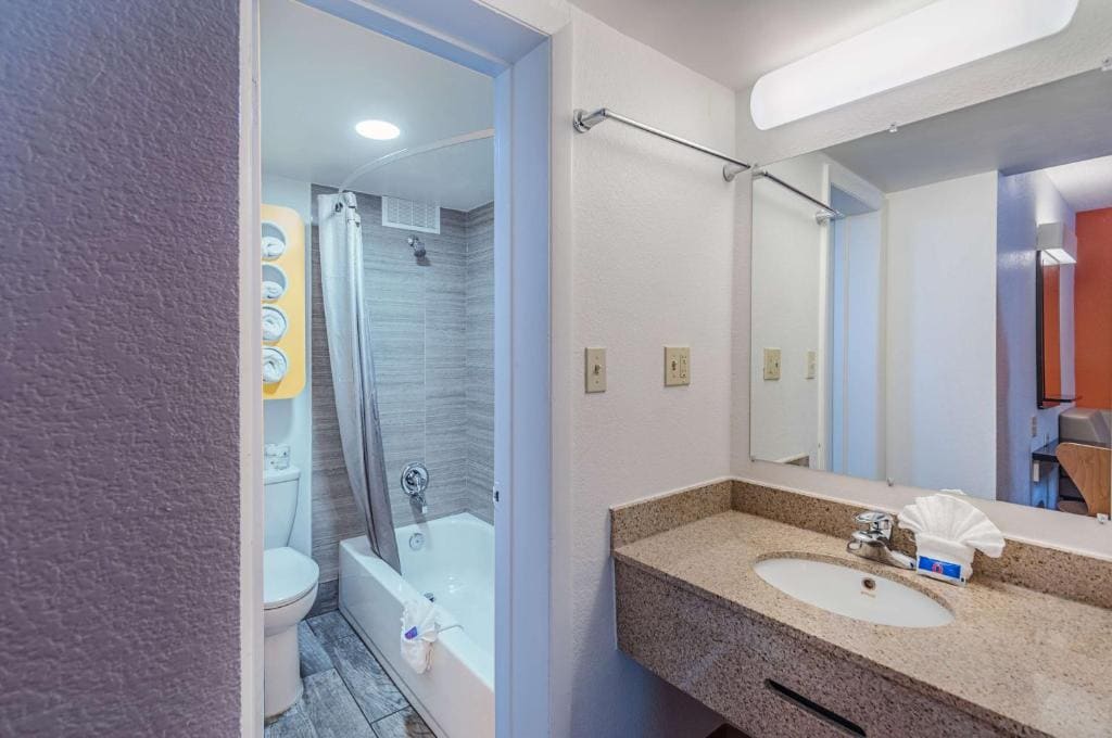 Deluxe King Room - Smoking room - Image 2