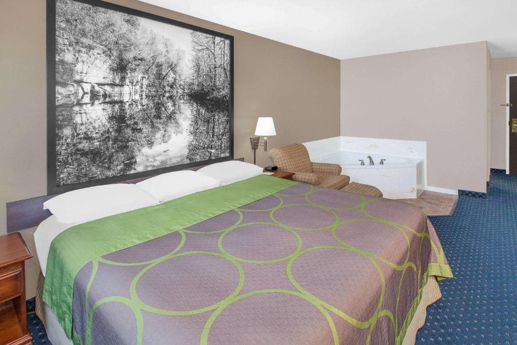 Deluxe King Suite - Non-Smoking room - Image 1