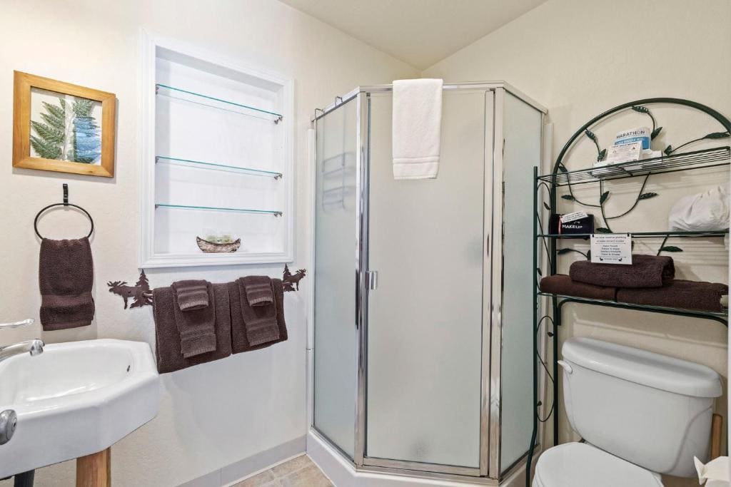 No. 2 Queen Room (Pet-friendly) room - Image 3