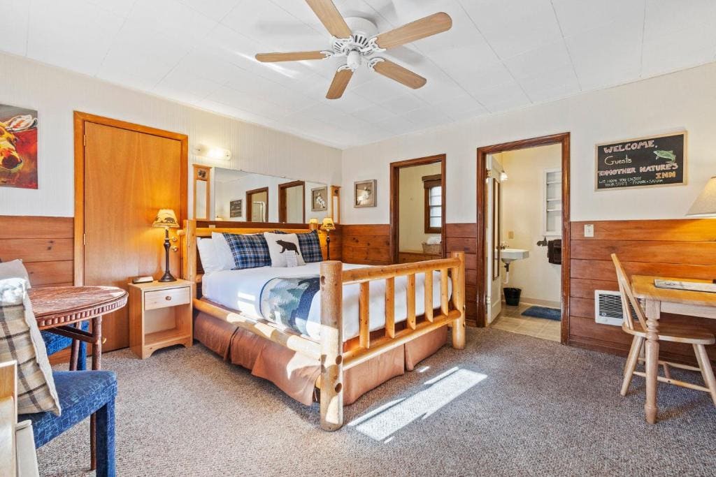 No. 4 Queen Room (Pet-friendly) room - Image 3