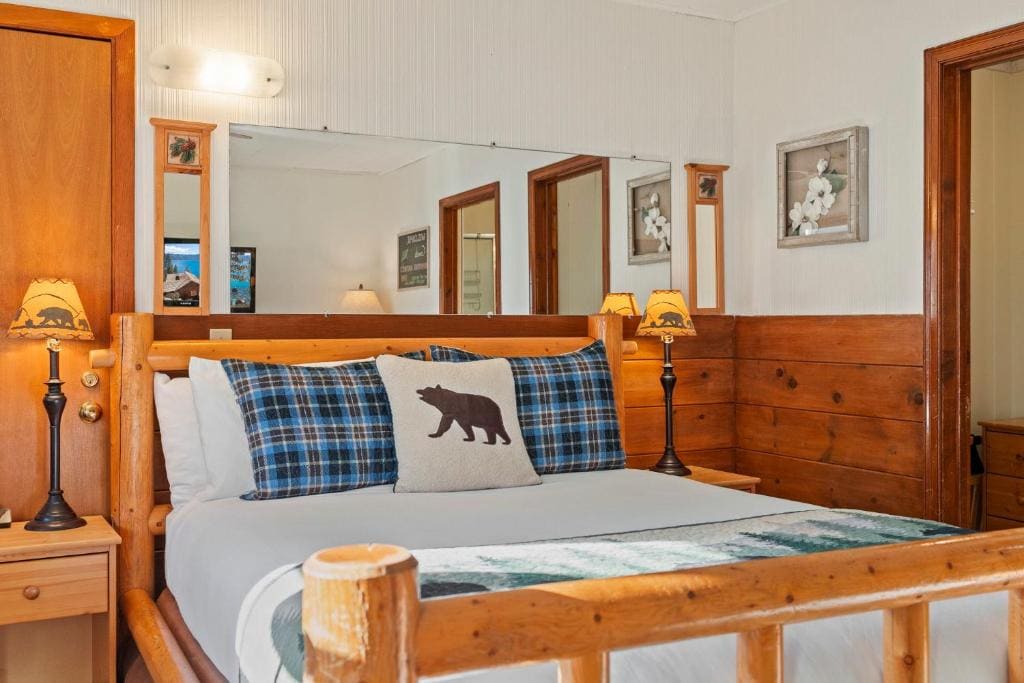 No. 4 Queen Room (Pet-friendly) room - Image 2
