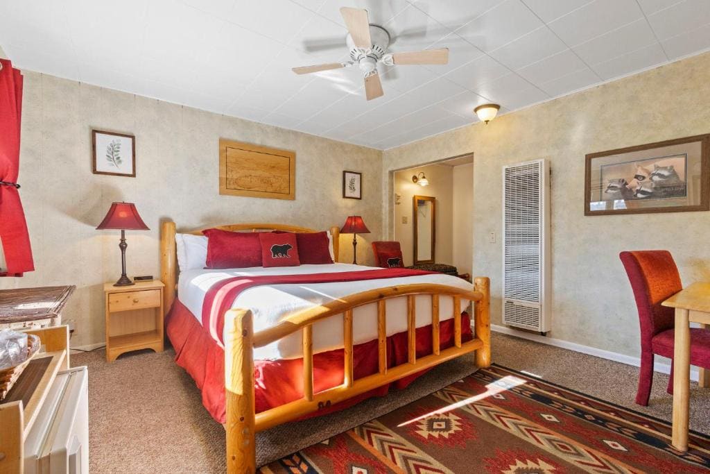 No. 5 King Room (Pet-friendly) room - Image 3