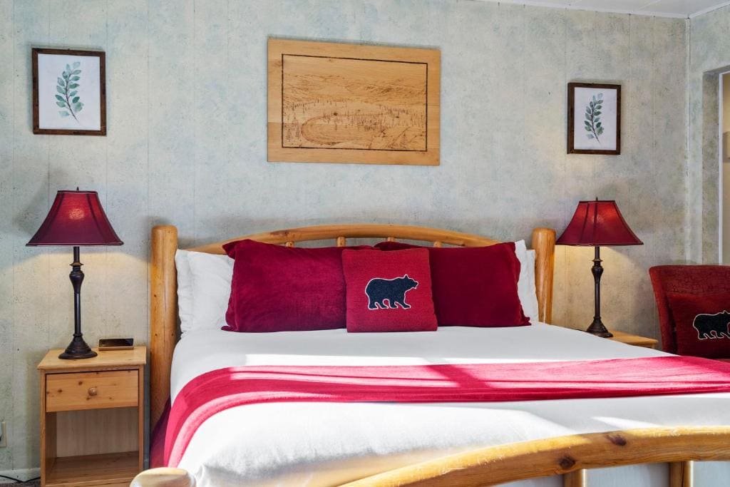 No. 5 King Room (Pet-friendly) room - Image 2