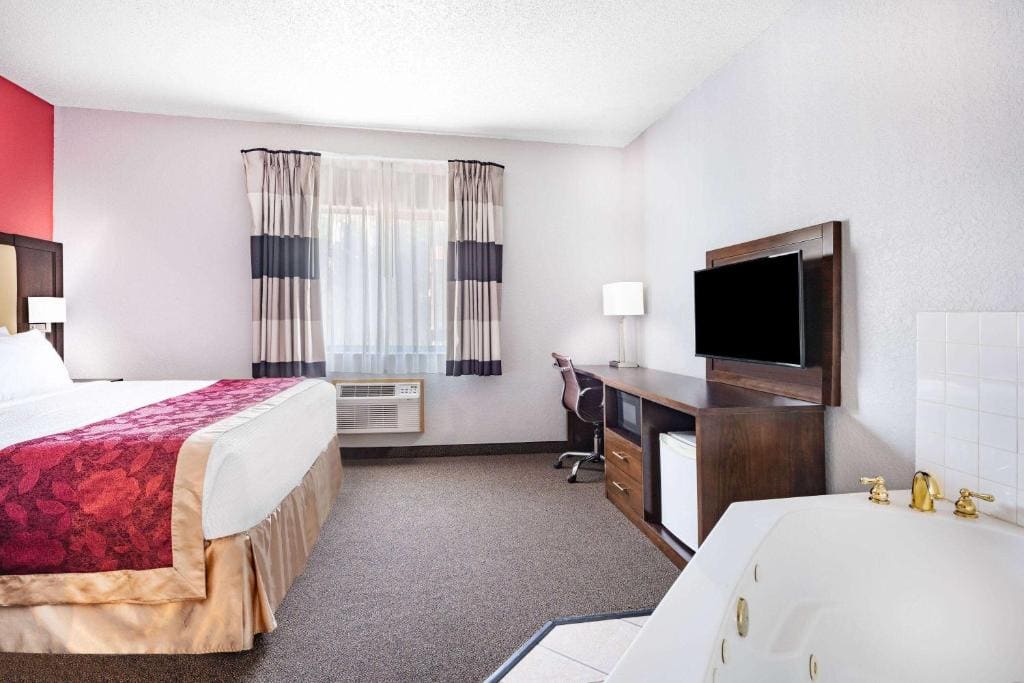 King Studio Suite - Non-Smoking room - Image 1
