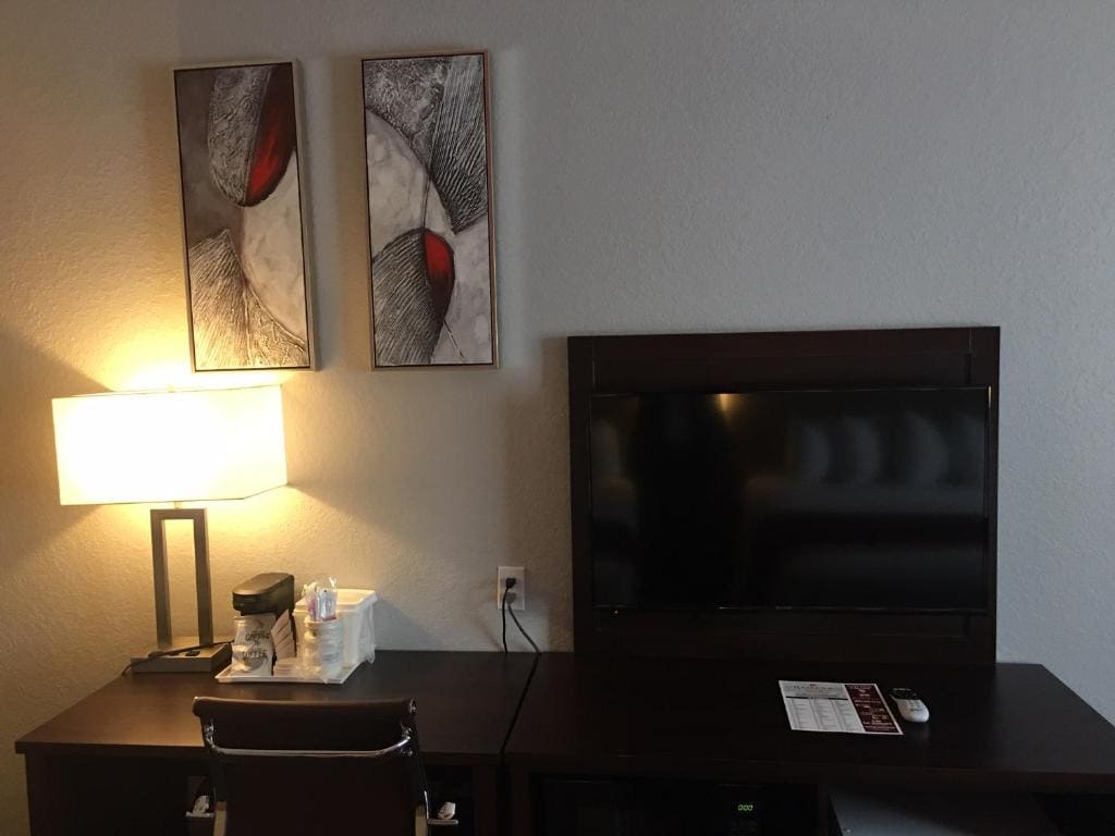 King Studio Suite - Non-Smoking room - Image 3