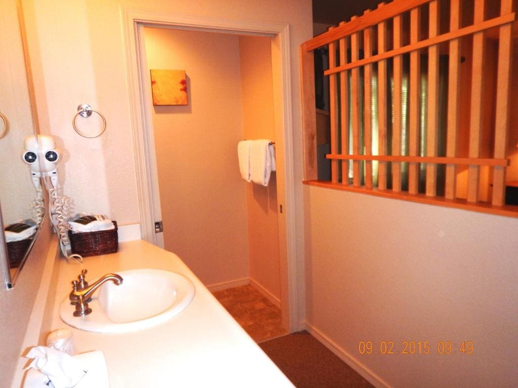 Premium Two-Bedroom Chalet with Lake View room - Image 1
