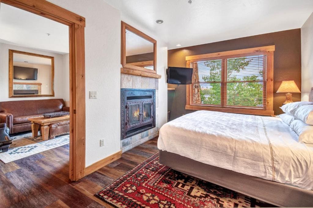 One-Bedroom Suite room - Image 2