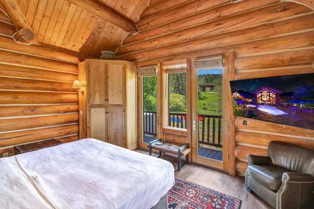 Four-Bedroom Chalet room - Image 2