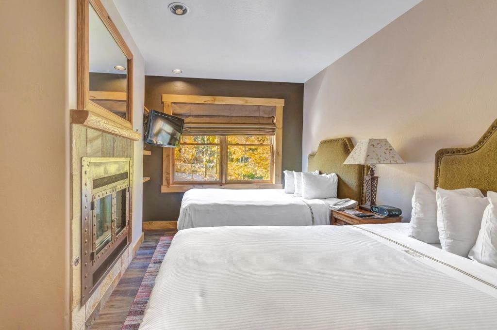 Two-Bedroom Deluxe Condo room - Image 1
