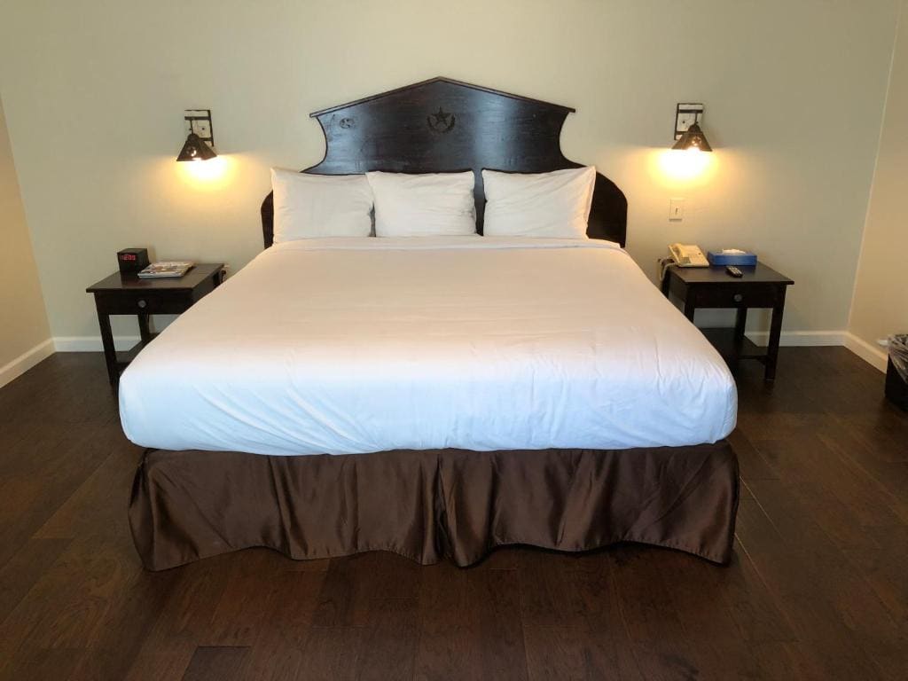 Deluxe King Room room - Image 2