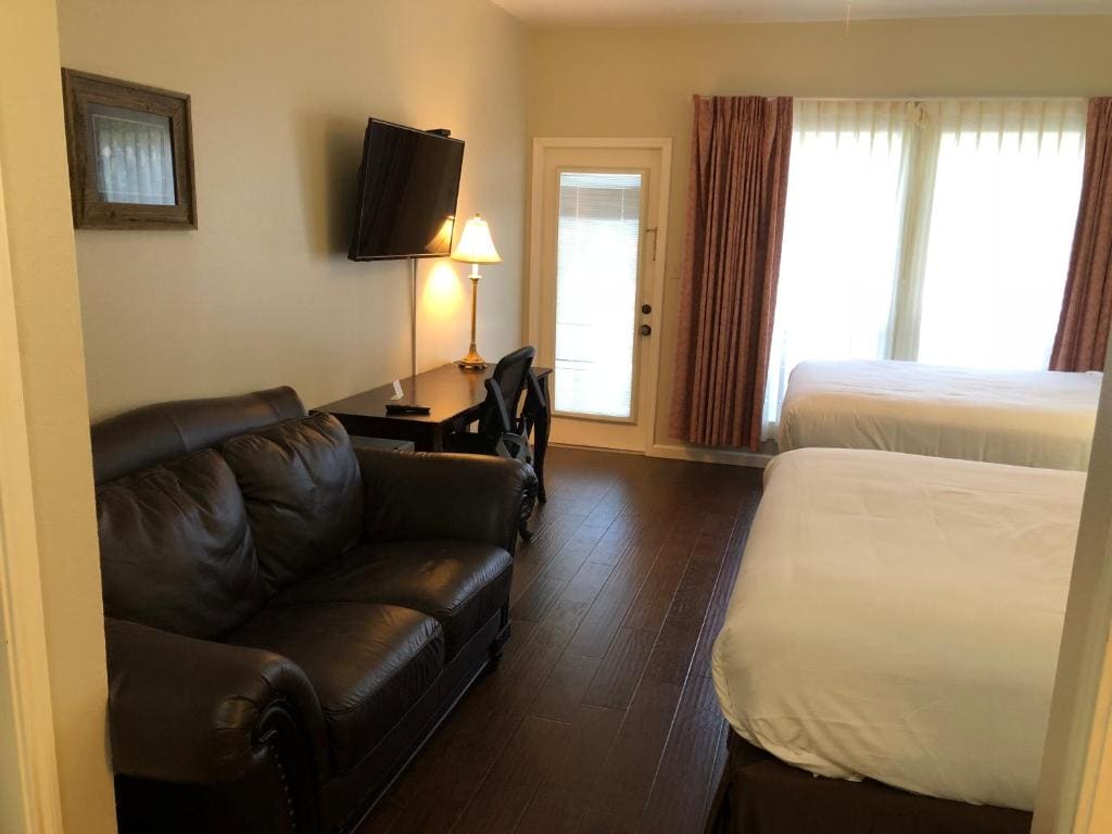 Deluxe King Room room - Image 3