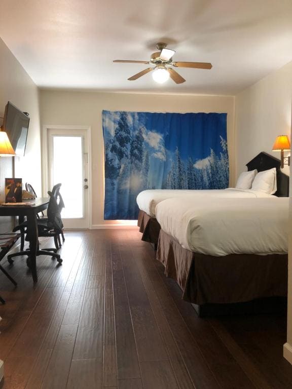 Deluxe Queen Room room - Image 3