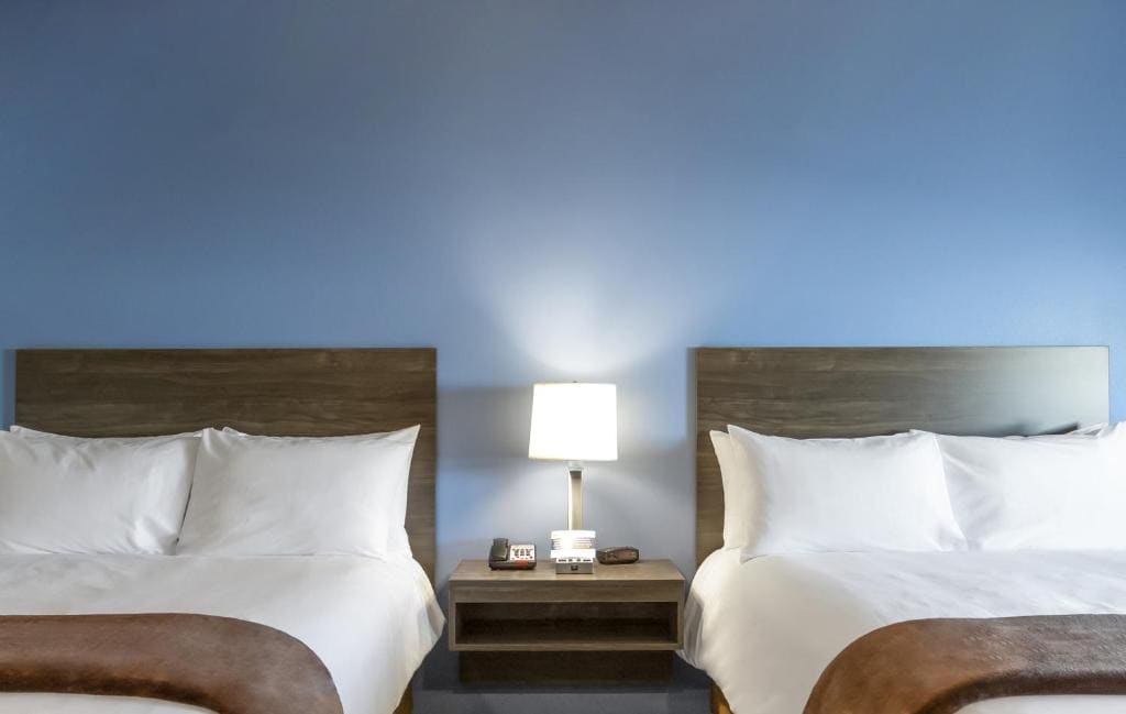 Queen Room with Two Queen Beds room - Image 2