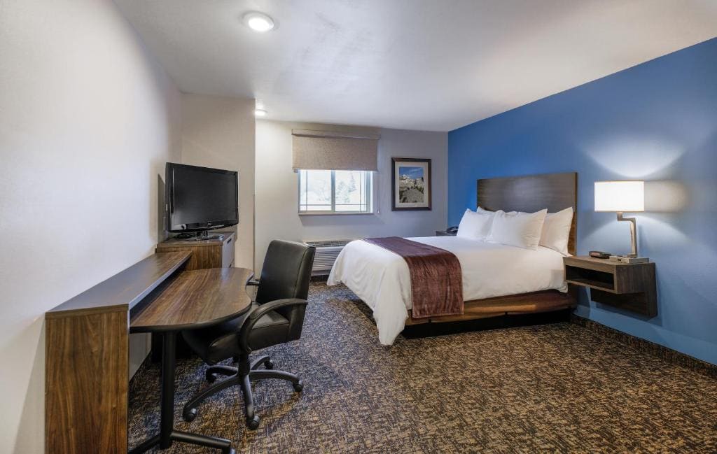 Queen Room - Mobility Accessible room - Image 2