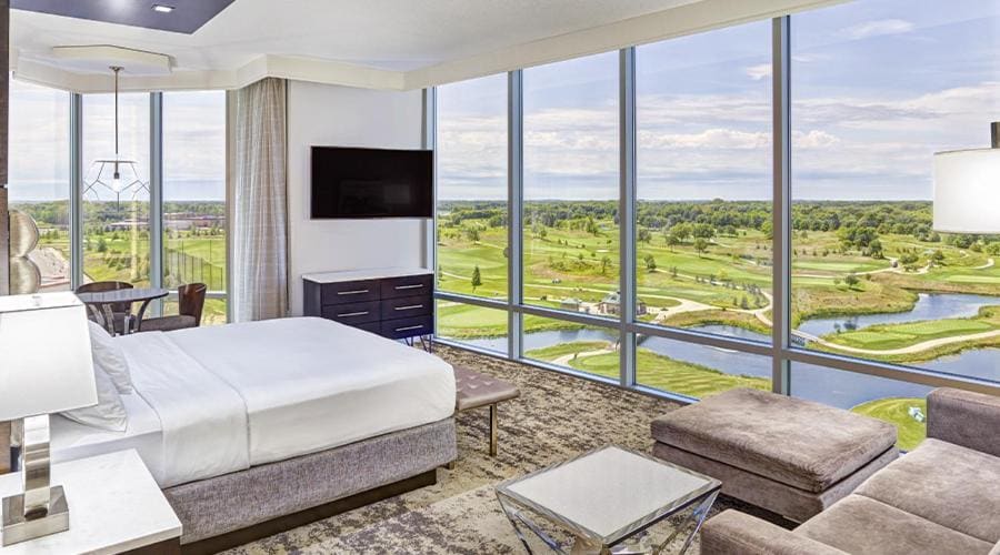 Promenade Tower King Suite room - Image 3