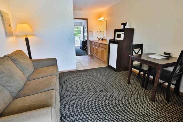 Junior Suite with Balcony room - Image 2