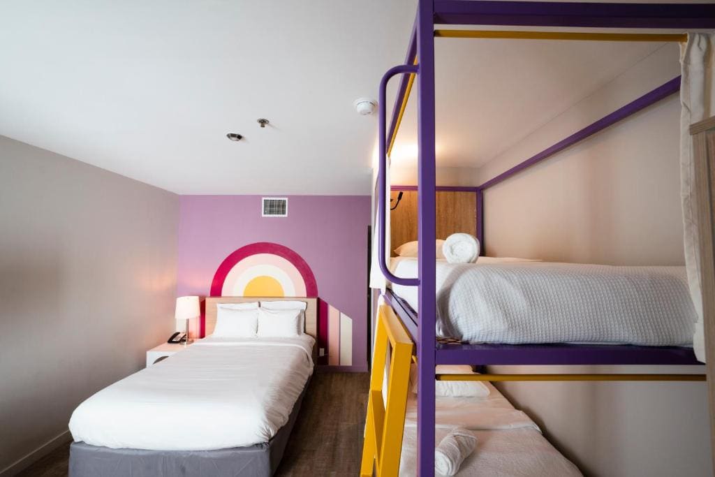 Deluxe Family Room room - Image 2