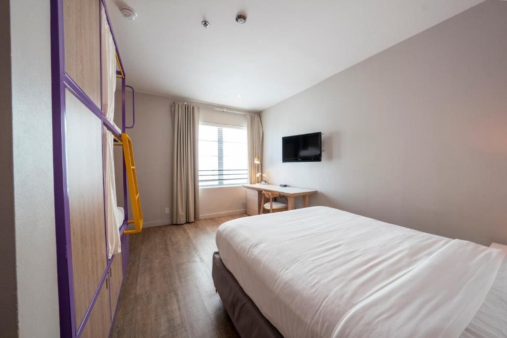 Deluxe Family Room room - Image 3