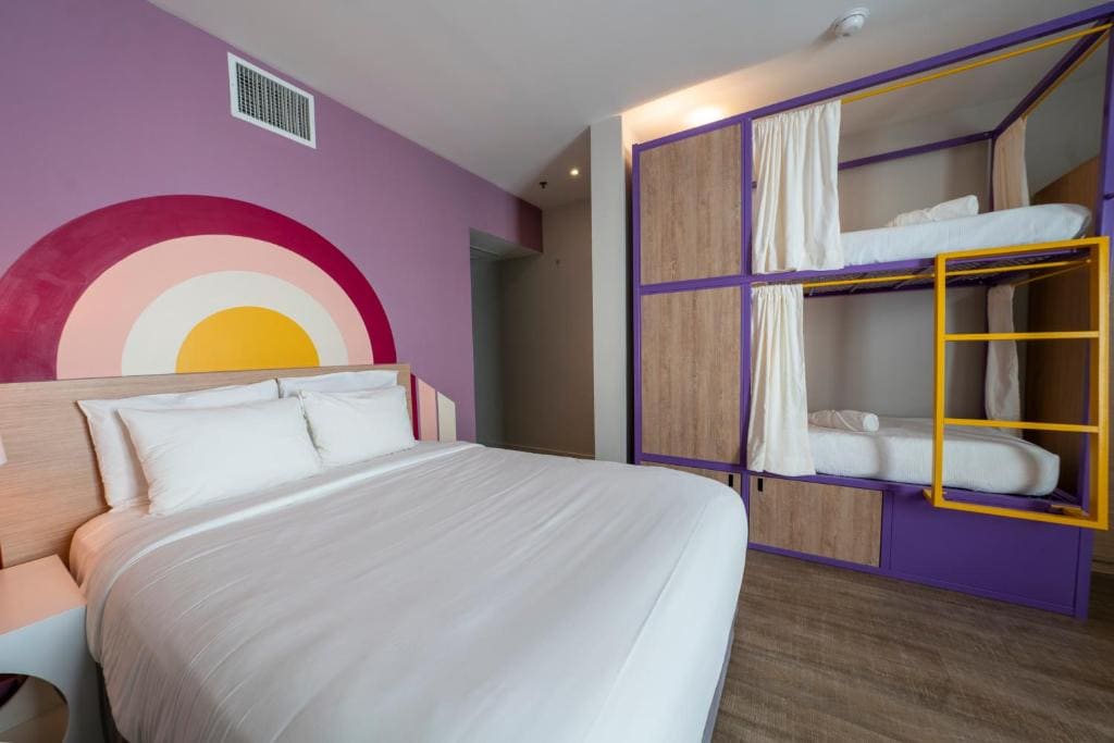 Deluxe Family Room room - Image 1