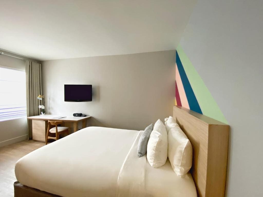 Deluxe Queen room - Image 1