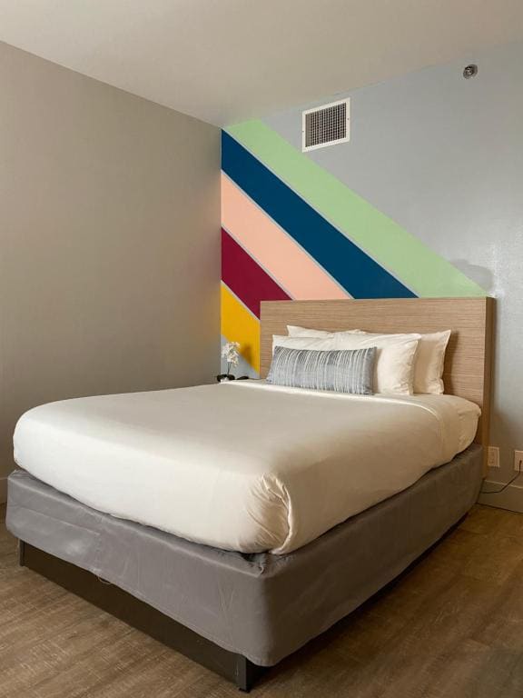 Deluxe Queen room - Image 3