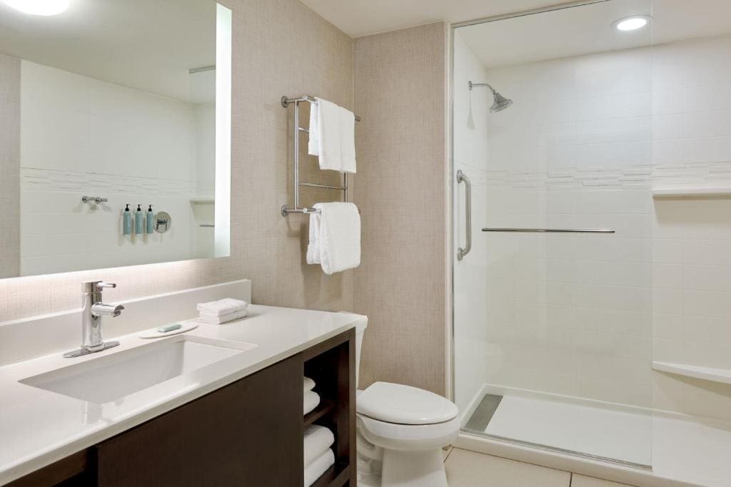 One-Bedroom King Suite with Sofa Bed room - Image 3