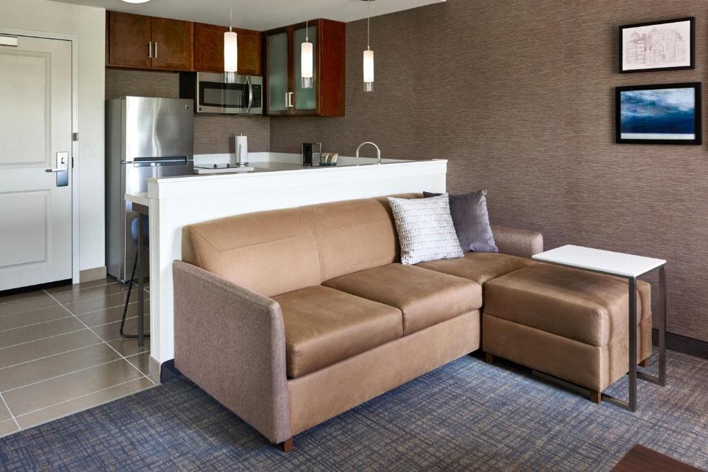 King Studio with Sofa Bed - Hearing Accessible room - Image 3