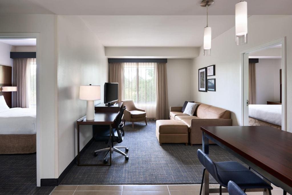 King Studio with Sofa Bed room - Image 2