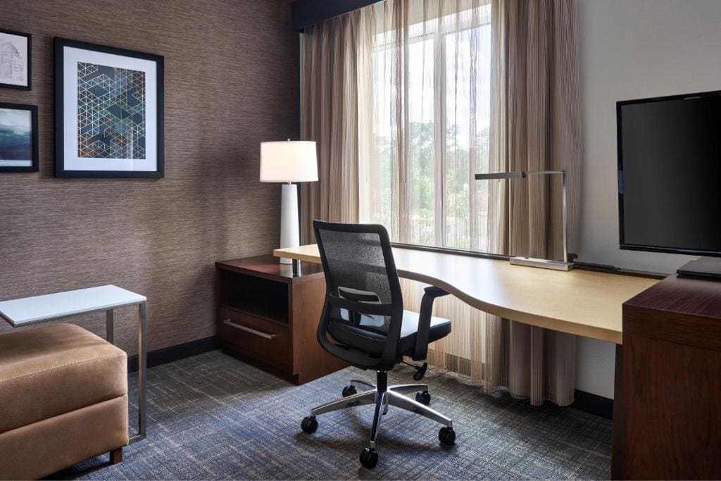 King Studio with Sofa Bed room - Image 3